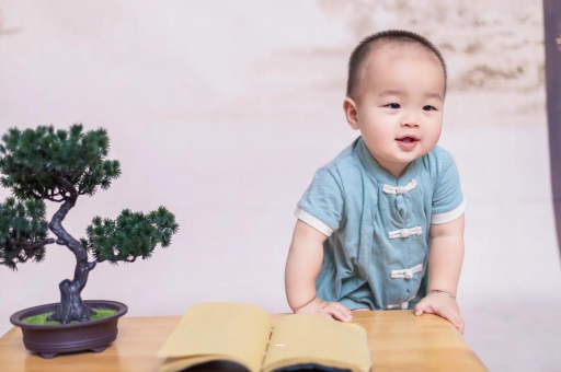 句容宝宝脸上小白点